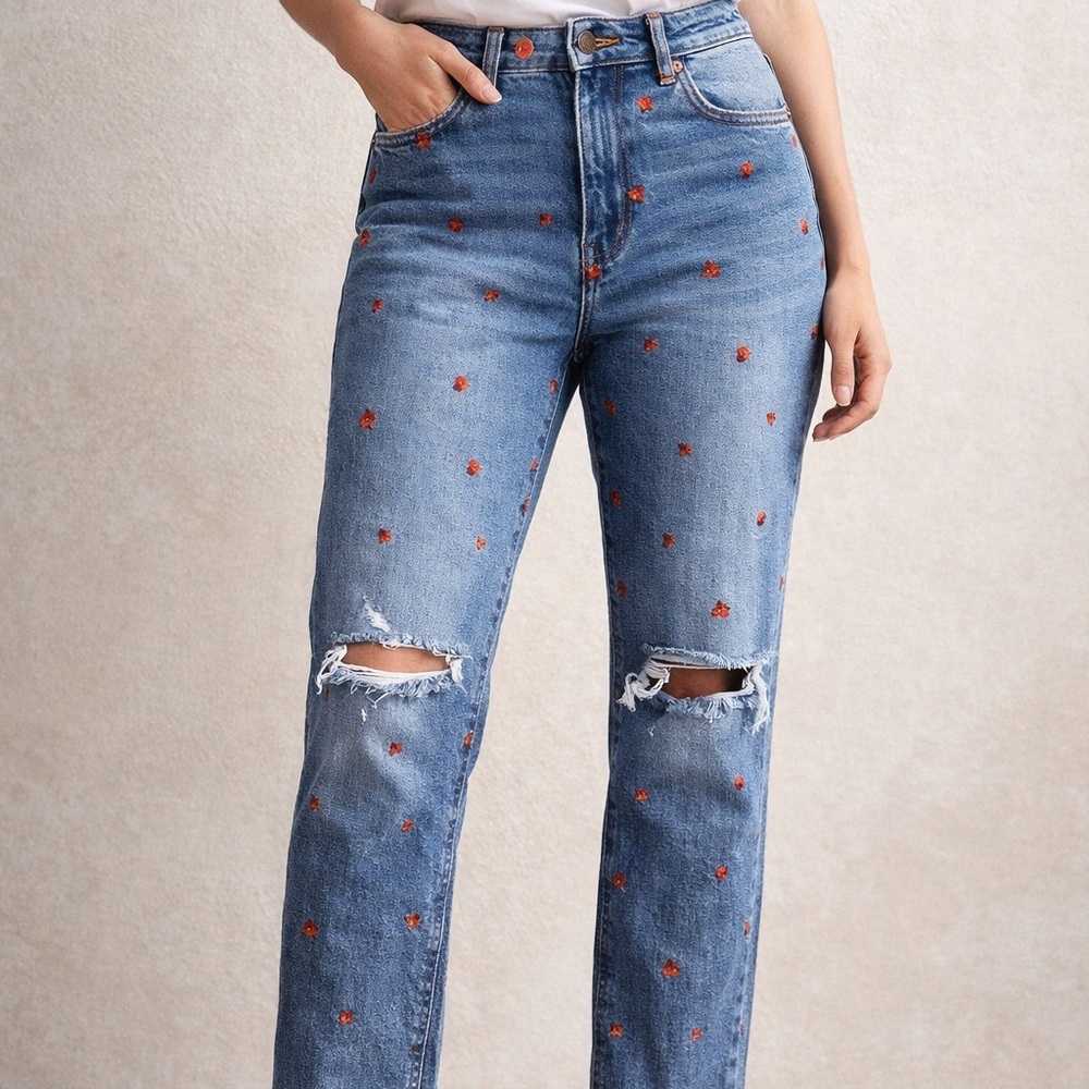 True Craft High Rise Slim Jeans Floral Embroidered Distressed Raw Hem Size 9R